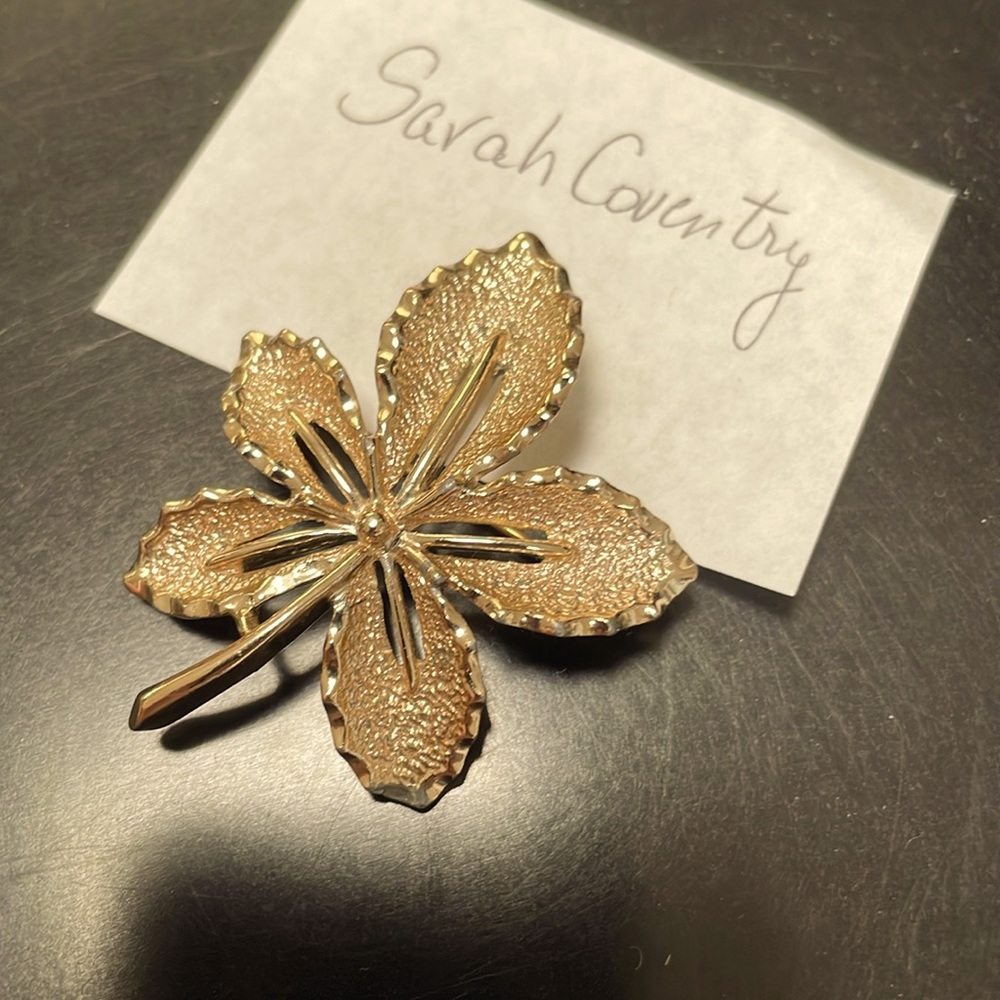 Vintage Sarah Coventry LEAF brooch gold tone 2”